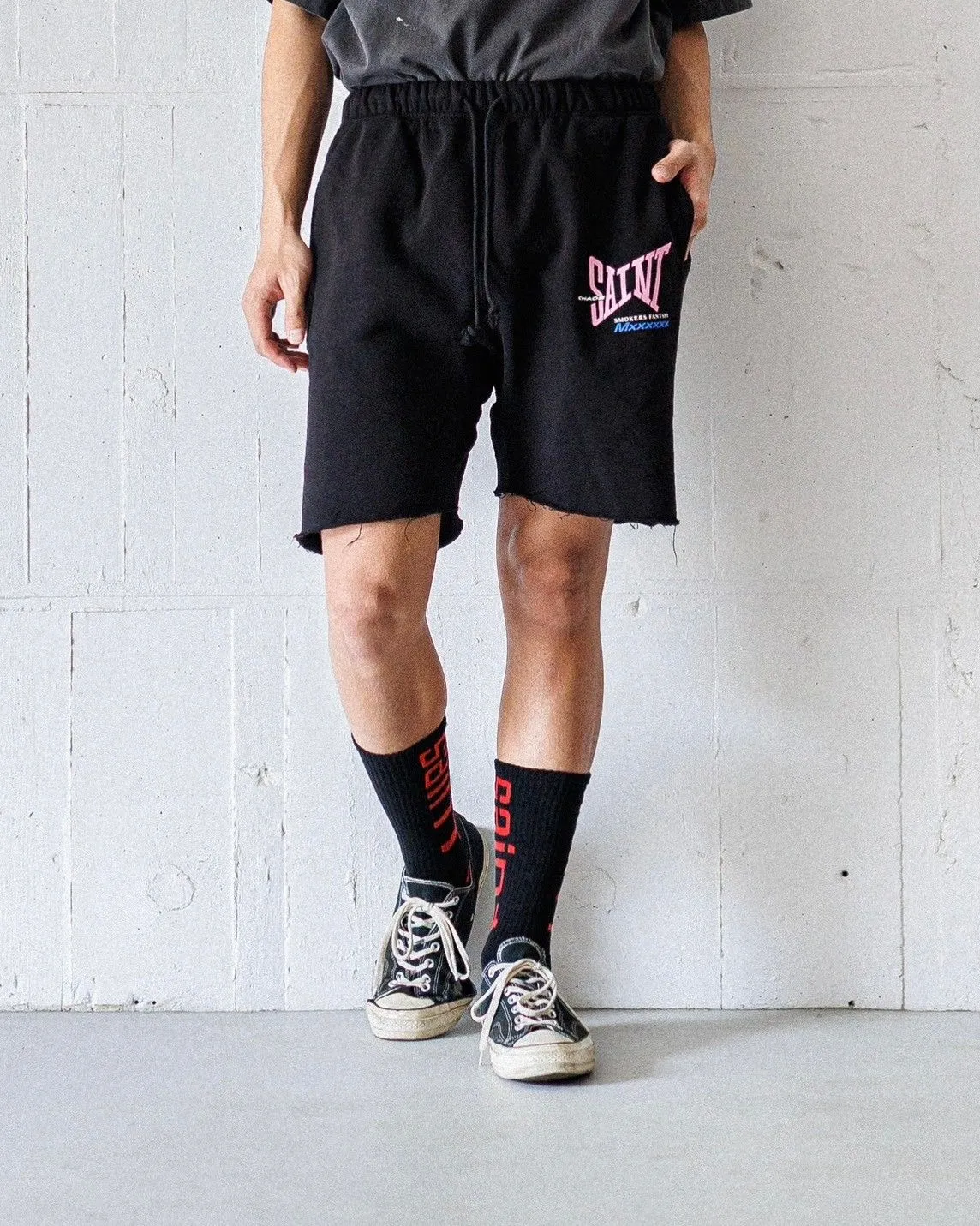 SAINT Mxxxxxx SWEAT SHORTS/RIBON SAINT/BLK pink SAINT LOGO shorts, black S-XL cotton and linen OE yarn fabric, stiff, light, comfortable and breathable, non-locking design, naturally rolled back after water, super handsome version, easy to match, original consistent main mark, wash water mark, little angel anti-counterfeiting mark